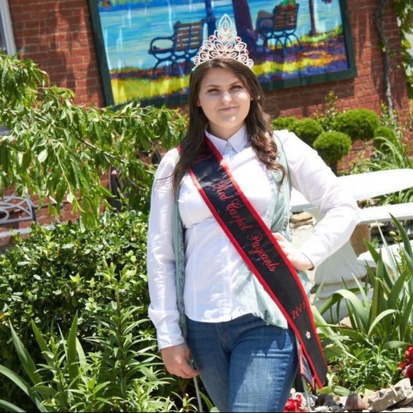 Meet your Posher, Synthia - Picture 2 of 8